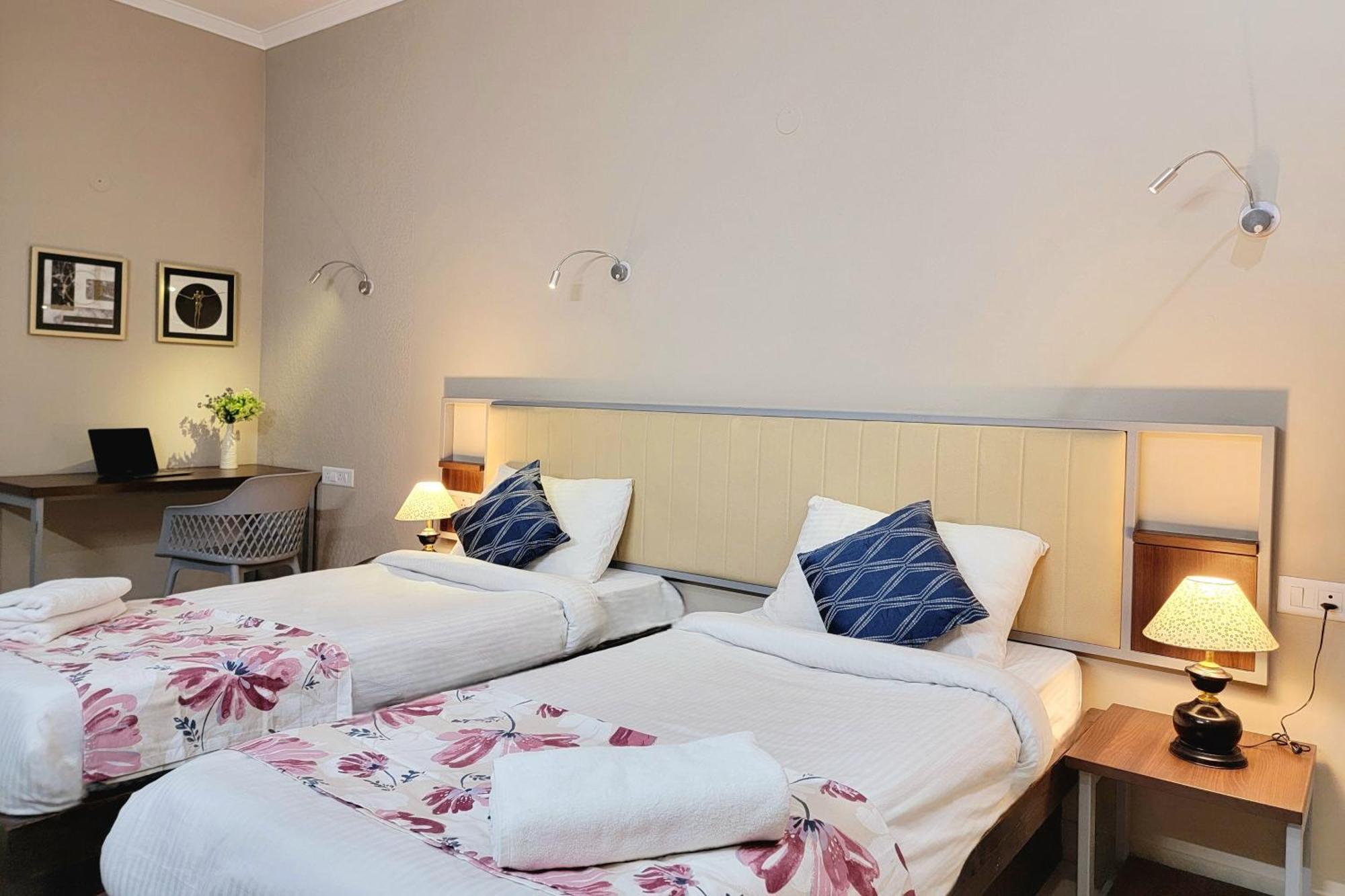 Hotel Vamsor Heights 1047 Gurgaon Exterior foto